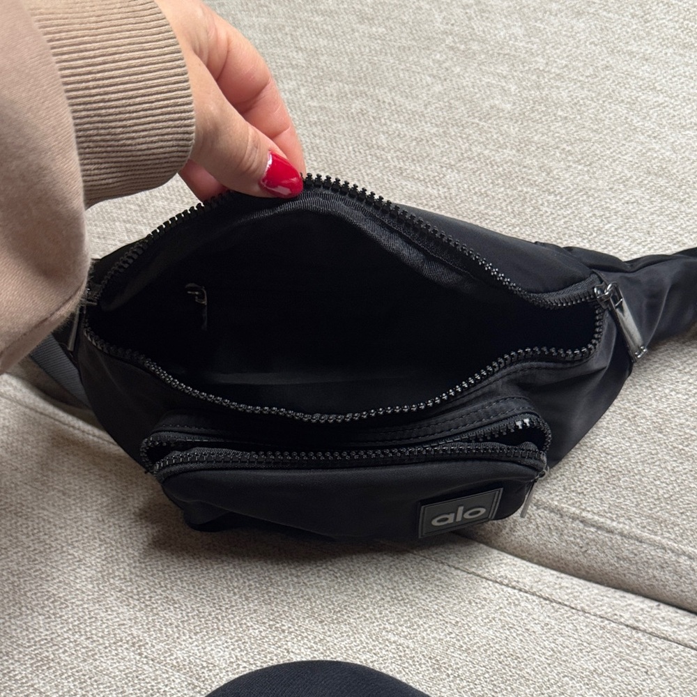 ALO Yoga Black Belt Bag - Picture 2 of 4